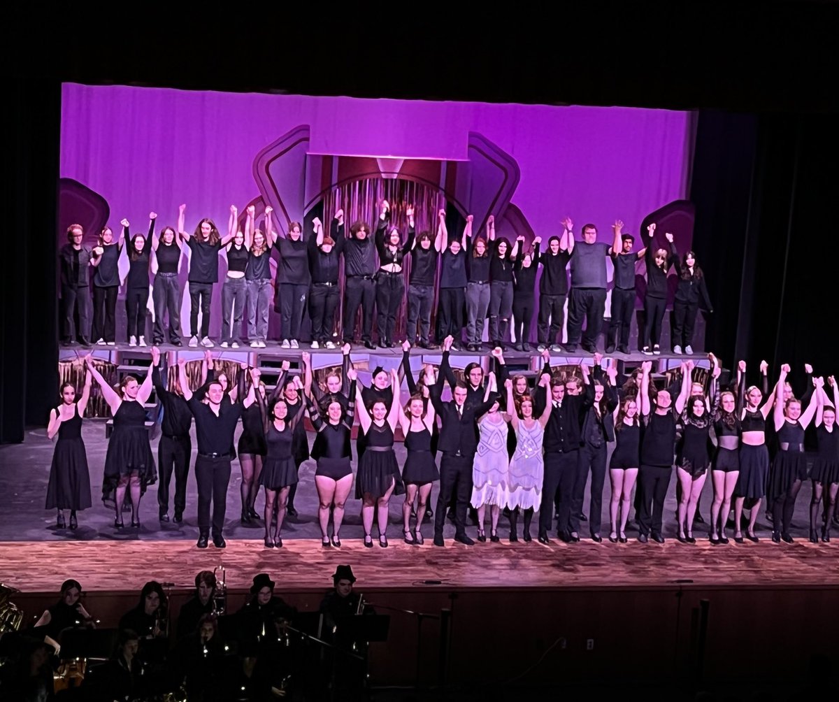ScottDeShong's tweet photo. Wonderful matinee performance of Chicago by the ⁦@AvonGrove_HS⁩ theatre department! Awesome view from the balcony too! #talentedgroup #agsdpride https://t.co/1pHOUEg0oK
