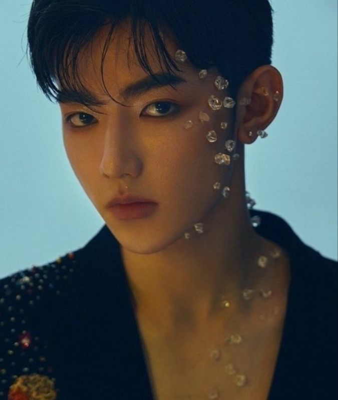 ZB1pics's tweet photo. ZEROBASEONE Member of the Day: #ZHANGHAO https://t.co/Zry2TN0law