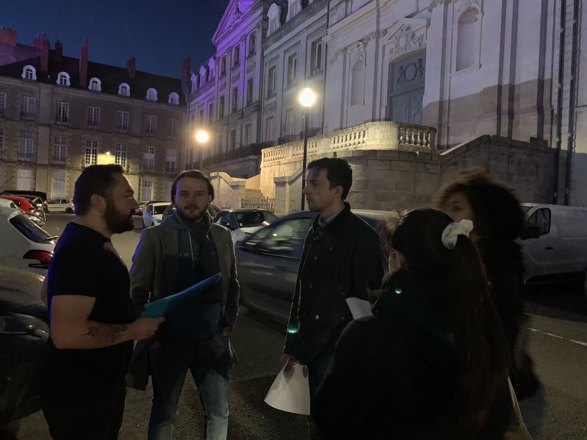 MVANantes's tweet photo. Un grand merci à @Mathiasnantais pour cette visite historique de #Nantes by night.

Une très belle mise en valeur du patrimoine de notre ville !

N’hésitez pas à le contacter pour organiser une visite historique. https://t.co/aQVkW3ekkM