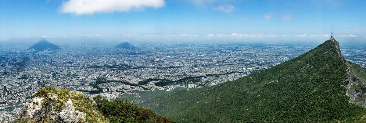 lapanit23's tweet photo. Desde el pico norte del #CerroDeLaSilla #Monterrey, subiendo por elefantes y bajando por la ruta directa, la bajada duele 😁 pero vale la pena https://t.co/33jyFiGl8i
