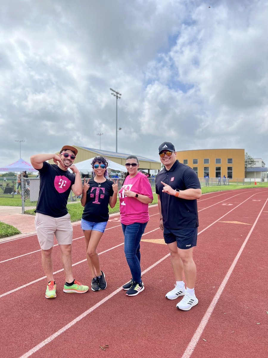 ErickCarMTX's tweet photo. There’s nothing more rewarding than seeing children smile. 😊 2023 Special Olympics was a success thanks to our T-Mobile Team. 🥳  @TMobile @MissionTXperts @DrewAmbriz @AnjieMtz @MaritzaDeniseG https://t.co/PqxQ6VHGnR