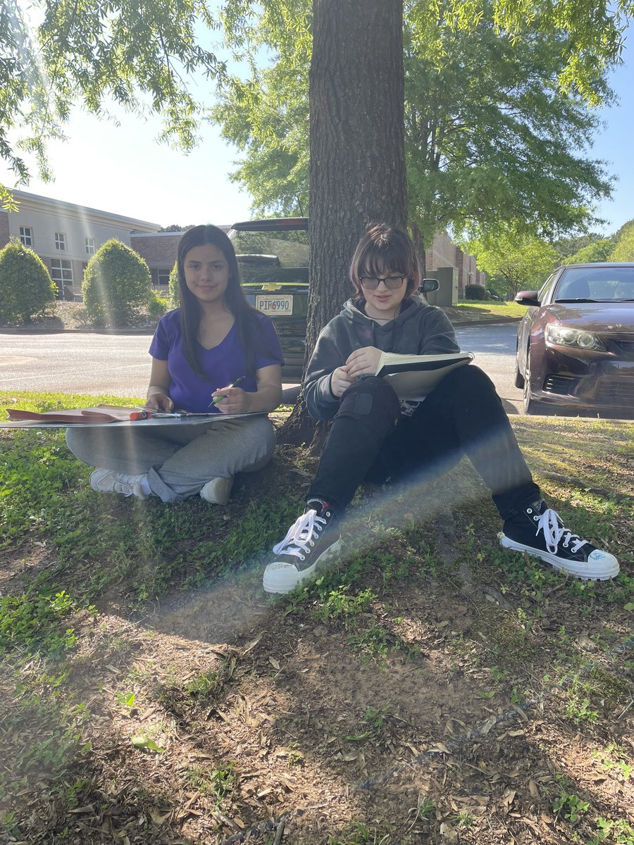 Beautiful day for some Art Club fun!!! <a href="/PalmerMiddle/">Palmer Middle School</a> <a href="/CobbVisualArts/">Laura LaQuaglia</a>
