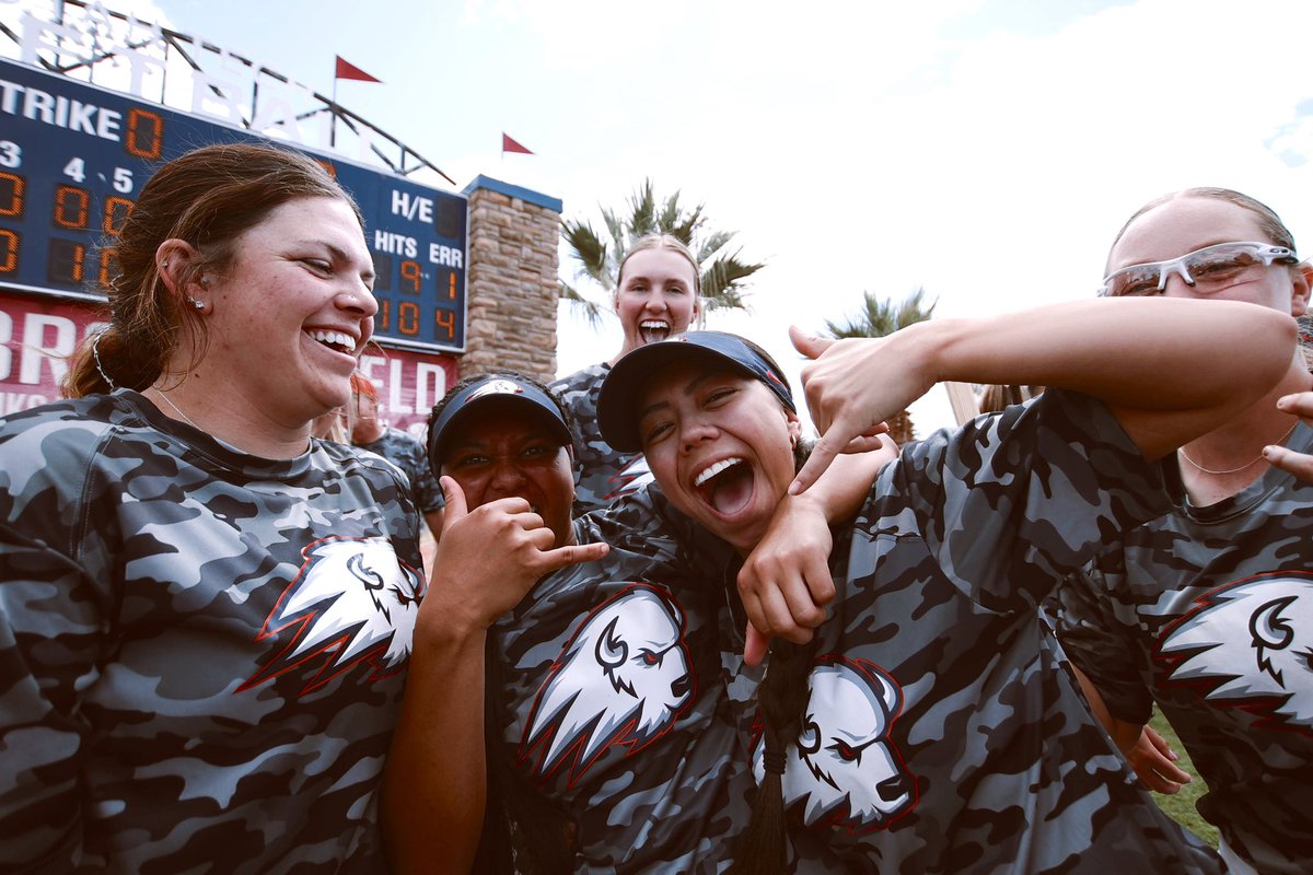 UtahTech_SB's tweet photo. Another 𝐖 ☑️

Congratulations to Coach Simkins on 𝟓𝟎𝟎 Career Wins ‼️

#UtahTechBlazers | #WACsb https://t.co/LQvoUjTyyM