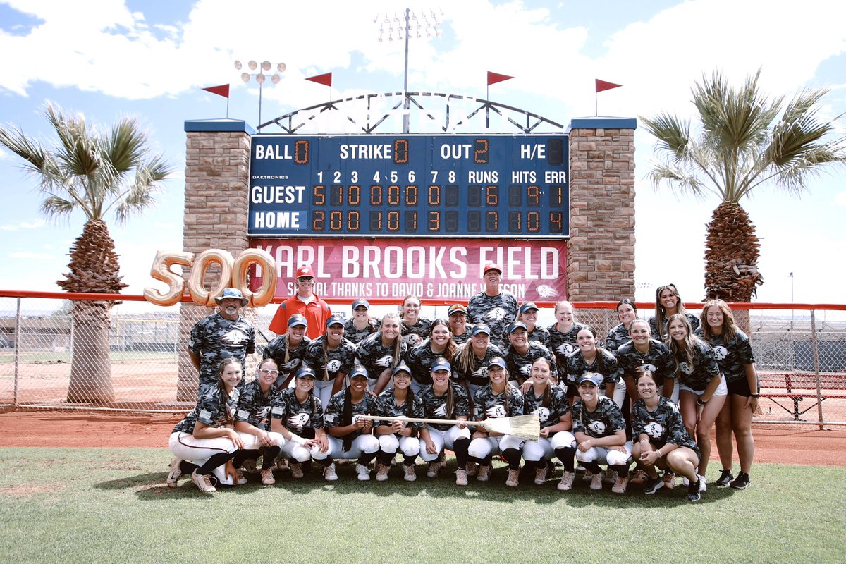 UtahTech_SB's tweet photo. Another 𝐖 ☑️

Congratulations to Coach Simkins on 𝟓𝟎𝟎 Career Wins ‼️

#UtahTechBlazers | #WACsb https://t.co/LQvoUjTyyM