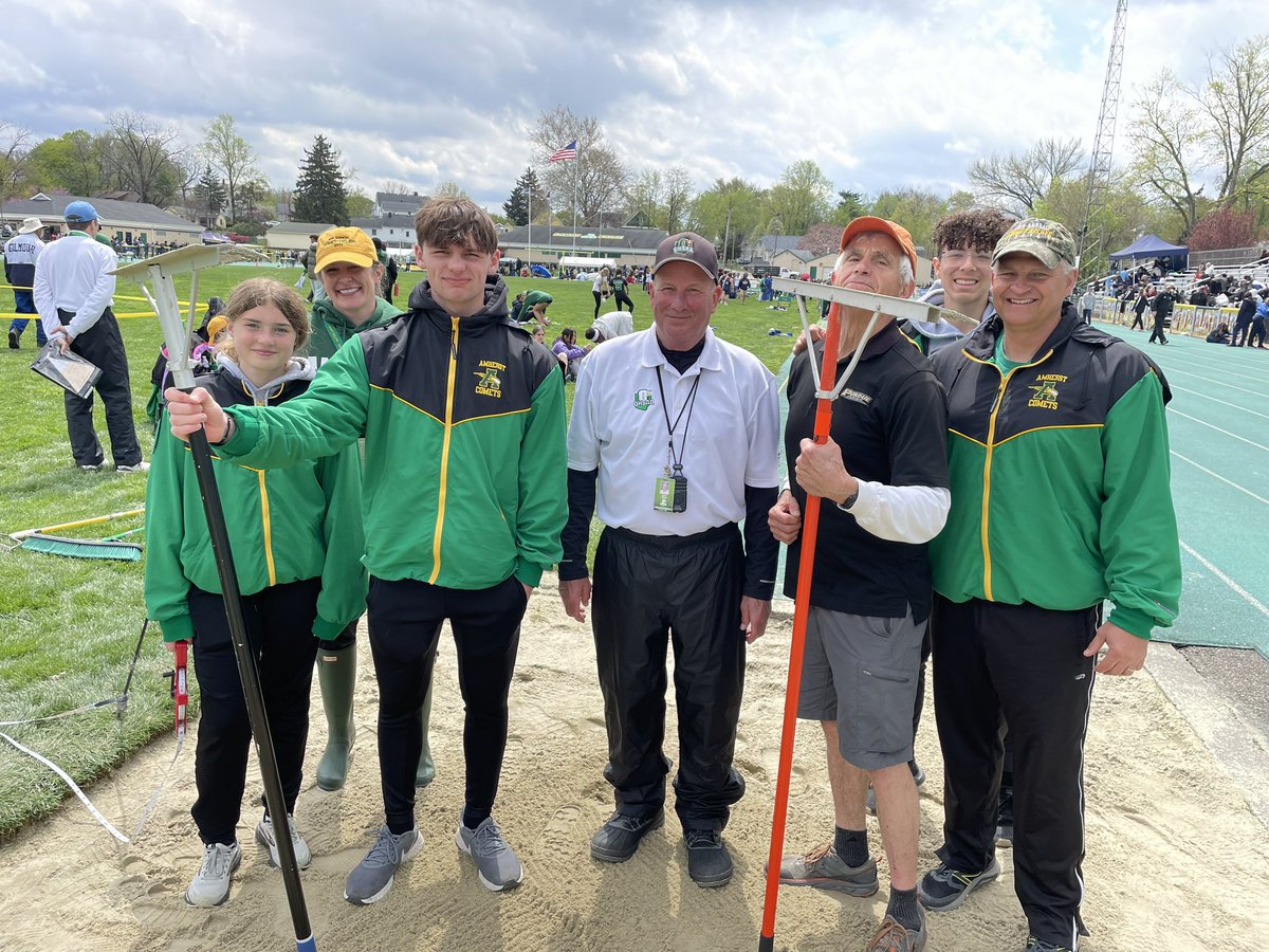 trackcomets's tweet photo. What an incredible display of COMET PRIDE today. Thanks to all of the teams, volunteers and officials for making today our #BestMeetYet. Truly a team effort!  Final results can be found here:  https://t.co/dvIzd2pOgI 
GO COMETS!! https://t.co/CDNRDloRfK