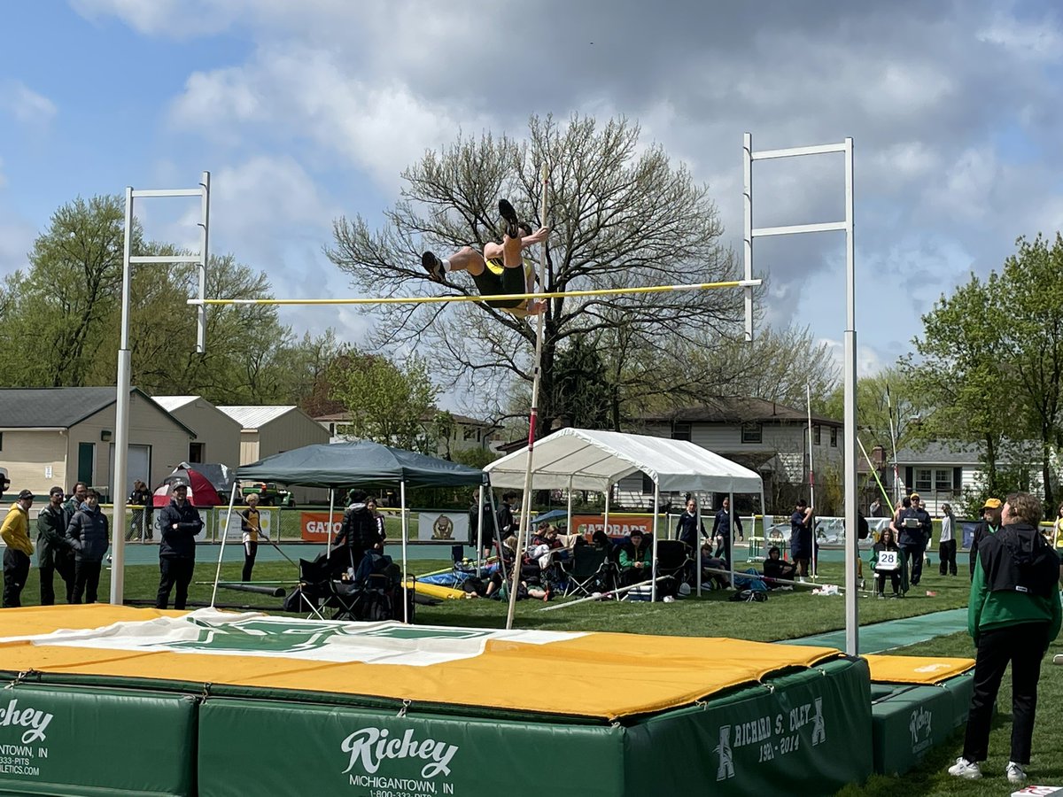 trackcomets's tweet photo. What an incredible display of COMET PRIDE today. Thanks to all of the teams, volunteers and officials for making today our #BestMeetYet. Truly a team effort!  Final results can be found here:  https://t.co/dvIzd2pOgI 
GO COMETS!! https://t.co/CDNRDloRfK