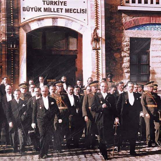Egemenliğimizi; kayıtsız şartsız Türk Ulusu’na  kazandıran Ulu Önder Mustafa Kemal ATATÜRK’ü saygı ve minnet ile anıyoruz. 

#23Nisan Ulusal Egemenlik ve Çocuk Bayramımız Kutlu Olsun.