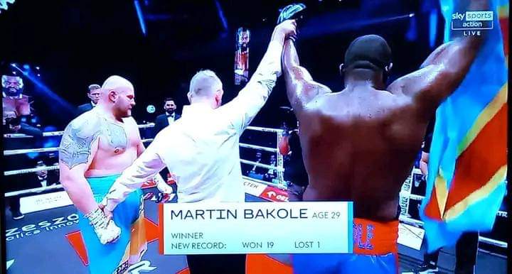 YvesBuya1's tweet photo. #RDC Pour justifier nos 100k,il se trouve un adversaire trop facile,il paraît un ancien boxeur!!!! https://t.co/GUD2UDMspl