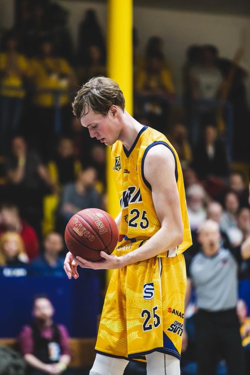 LinkHoops's tweet photo. Lionheart award winner and Link alum @Hayden_Koval had 29p, 9r, 5b, 3a, 2s in a playoff win over Patrioti Levice. 4/6 from 3 🔥🔥🔥
#PartOfThePride🦁 #ProLions💰 https://t.co/bZW2JVhwTM