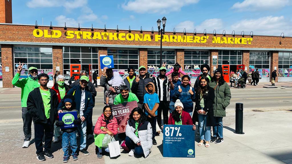 Varinder_3_5b's tweet photo. Joyful, exuberant &amp; colorful #SaveSoil walk in #Edmonton on this #EarthDay. One year of #SaveSoil and we are keeping up the momentum to raise awareness and bring soil health policies. Let’s make it happen. #EverythingIsSoil @SenatorRobBlack @CPetitclerc @TimUppal @AmarjeetSohiYEG https://t.co/pQsSojXpcv
