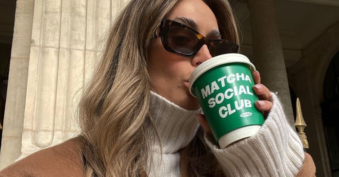 mariefrancemag's tweet photo. La manucure “Matcha Latte”, la tendance que l’on verra sur TOUS les ongles en 2023 https://t.co/SDAnDTMHxB https://t.co/hKov5tzpEk