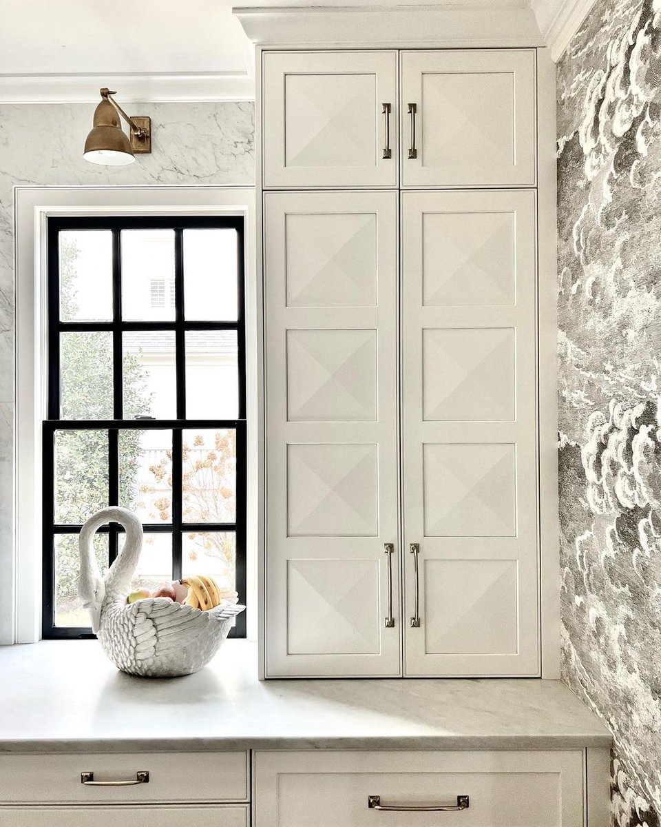 Schaubhardware's tweet photo. The longer you look, the more you find to appreciate with @kristiemcgowanhome's kitchen 🔍😉  #jewelryforthehome https://t.co/qd6cqFzXEh