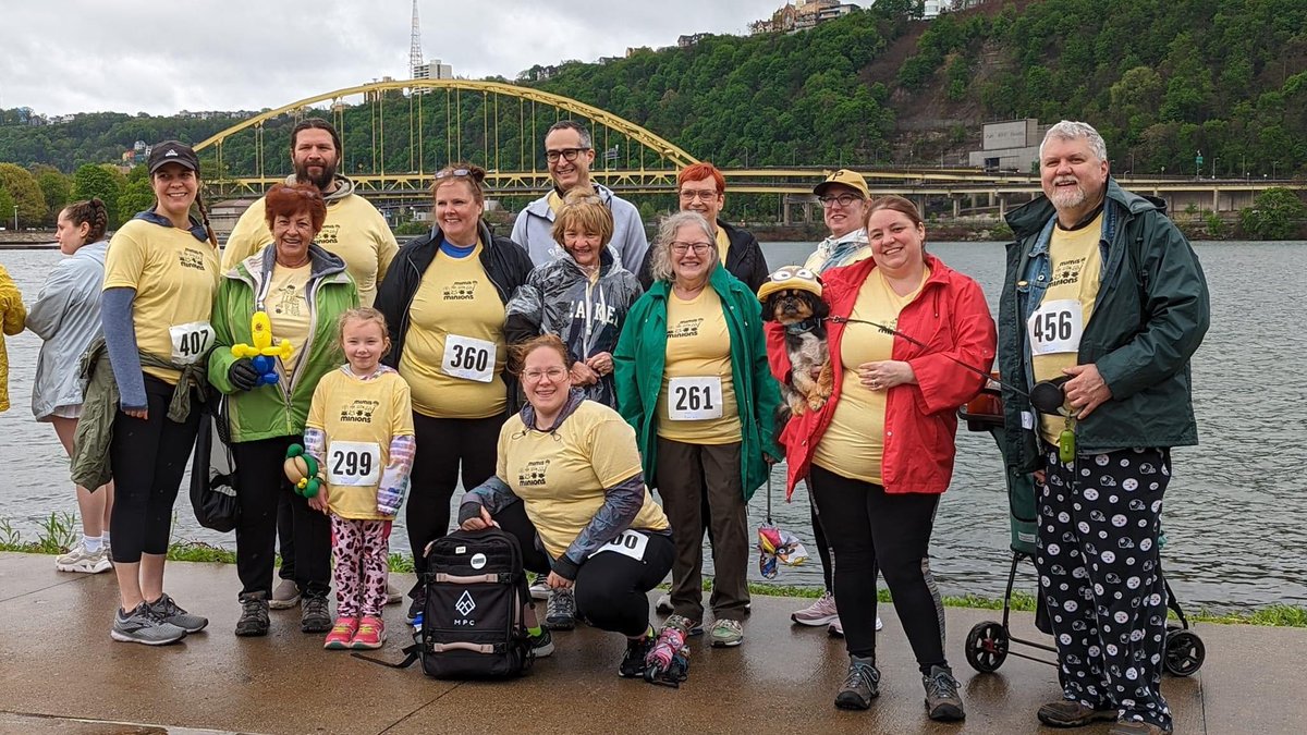 It was a soggy morning in Pittsburgh but that doesn’t stop a #Peaker! Well done everyone ❤️ #PHenomenalHope5K #minipeaker #peakerpet #MimisMinions I spy a Peaker Backpack 👀