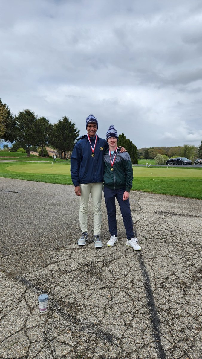 FairfieldGolf2's tweet photo. JV in action today at Plymouth.. In the sleet and rain finished 4th. 2 of the young Falcons finishing in top 10 in a field of 103 players! Jasper Carl 85 good enough for 2nd overall. Jake Elliot 93, Benjamin Kio 92, Brady park 114, Lincoln Wogoman 112
#letgoFalcons #FalconGolf https://t.co/ZAYISQlMT5