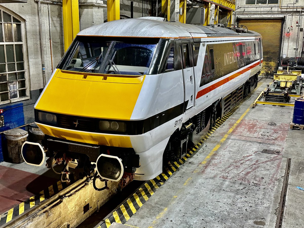 For those who maybe thinking where’s 19 she’s still with us.
#class91 #intercity #trainsspotting #intercity125 ⁦@225groupuk⁩