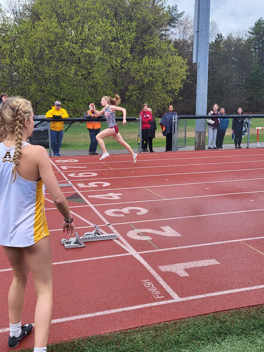 MilfordTandF's tweet photo. Our Team placed 2nd at the Balawajder Classic Coed Relays.  Event wins were claimed in the 4x1600 and Pole Vault Relay.  #BoysAndGirls #MilfordPride https://t.co/xt7EuesQAM
