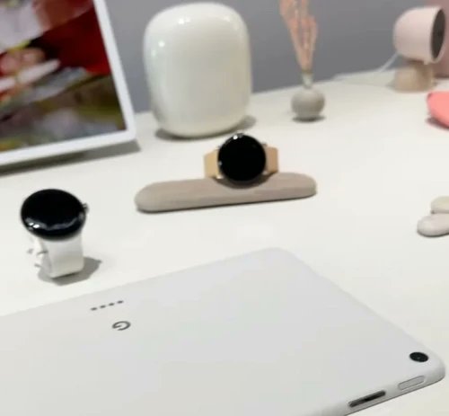 TechDocterz's tweet photo. Google Pixel Tab Live images and video Leaked
- Single Rear Camera
- Quad Speakers
- Pogo Pin
Color Options
- Chalk (White)
- Kinda Coral (Lite Orange)
- Olive (Green)
#Google #GooglePixel #GooglePixelTab https://t.co/MDhr5lcxLB