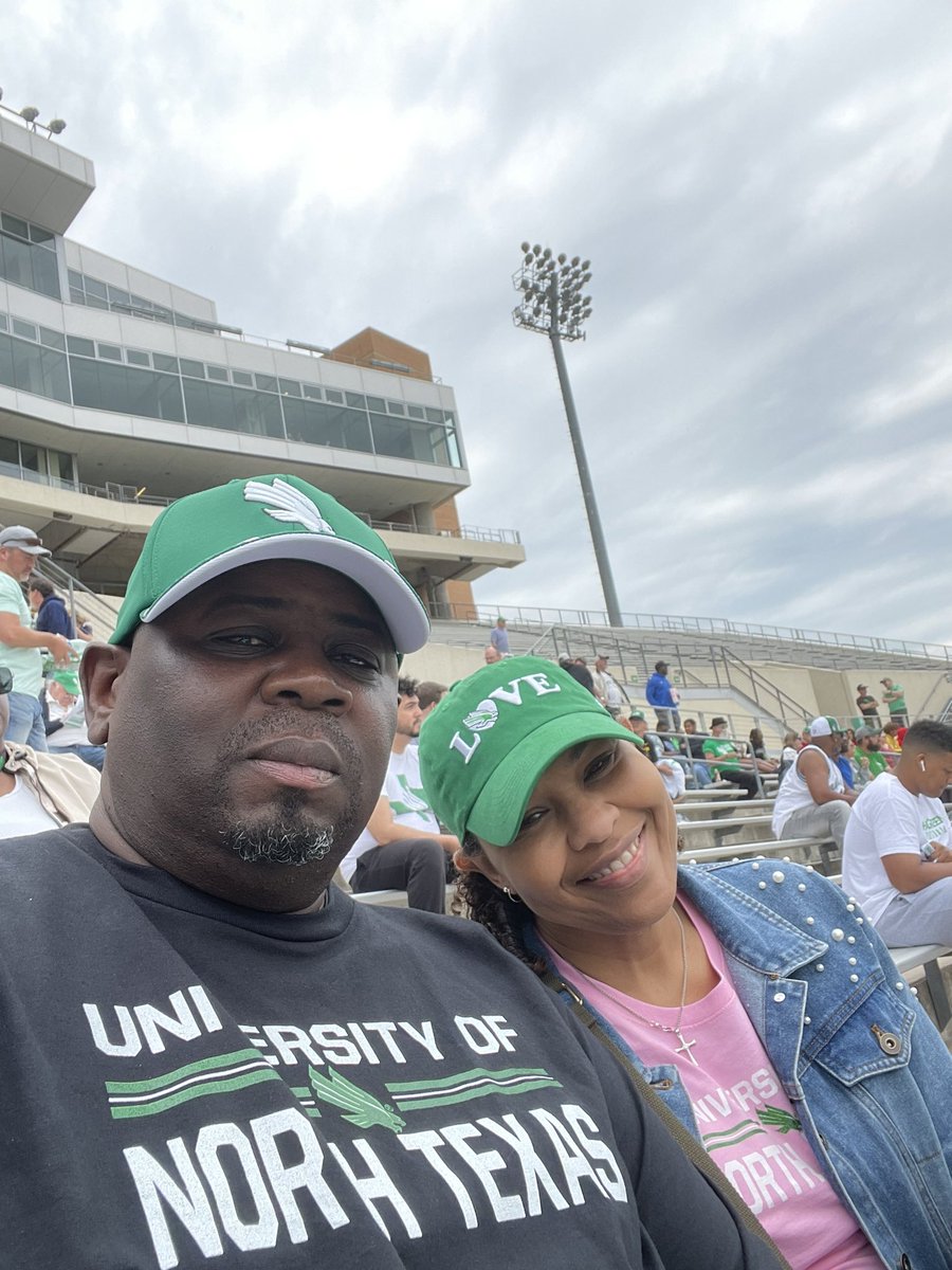 FLW1914's tweet photo. We enjoyed the Green &amp; Black scrimmage.  Thanks Coach Gil for rolling through. GR8 job @Aust1nWilliams.  #GMG https://t.co/rElBLQCqLE