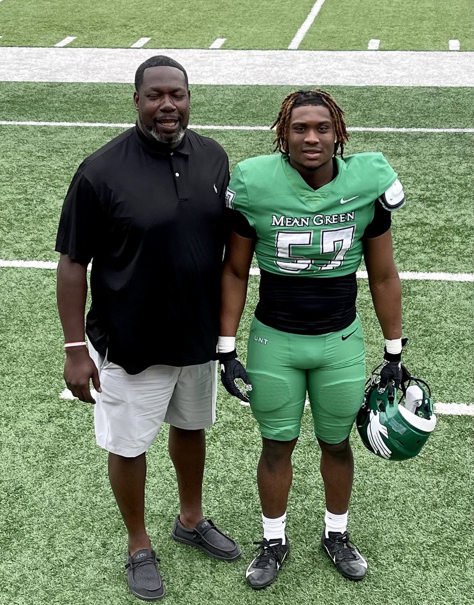 FLW1914's tweet photo. We enjoyed the Green &amp; Black scrimmage.  Thanks Coach Gil for rolling through. GR8 job @Aust1nWilliams.  #GMG https://t.co/rElBLQCqLE
