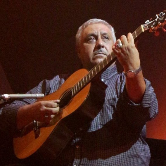 Pedro_Amengual's tweet photo. Felicidades al Maestro Julio Cobelli en sus 71 años.
La historia de la guitarra uruguaya en sus manos 🙌 https://t.co/oSZJi4qmiE