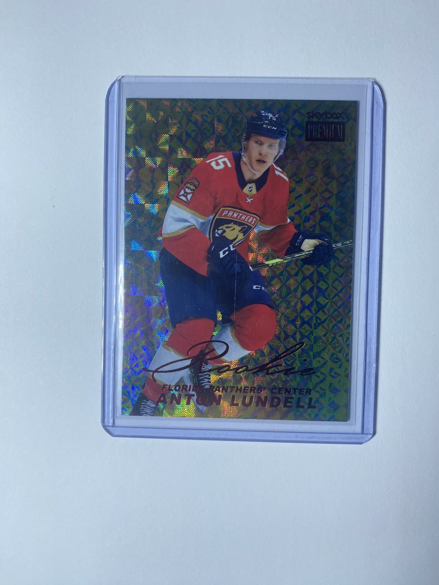 zaffyy88's tweet photo. Toronto sport card expo bargain bin pick ups 2/2 https://t.co/CpJfCZkdwa