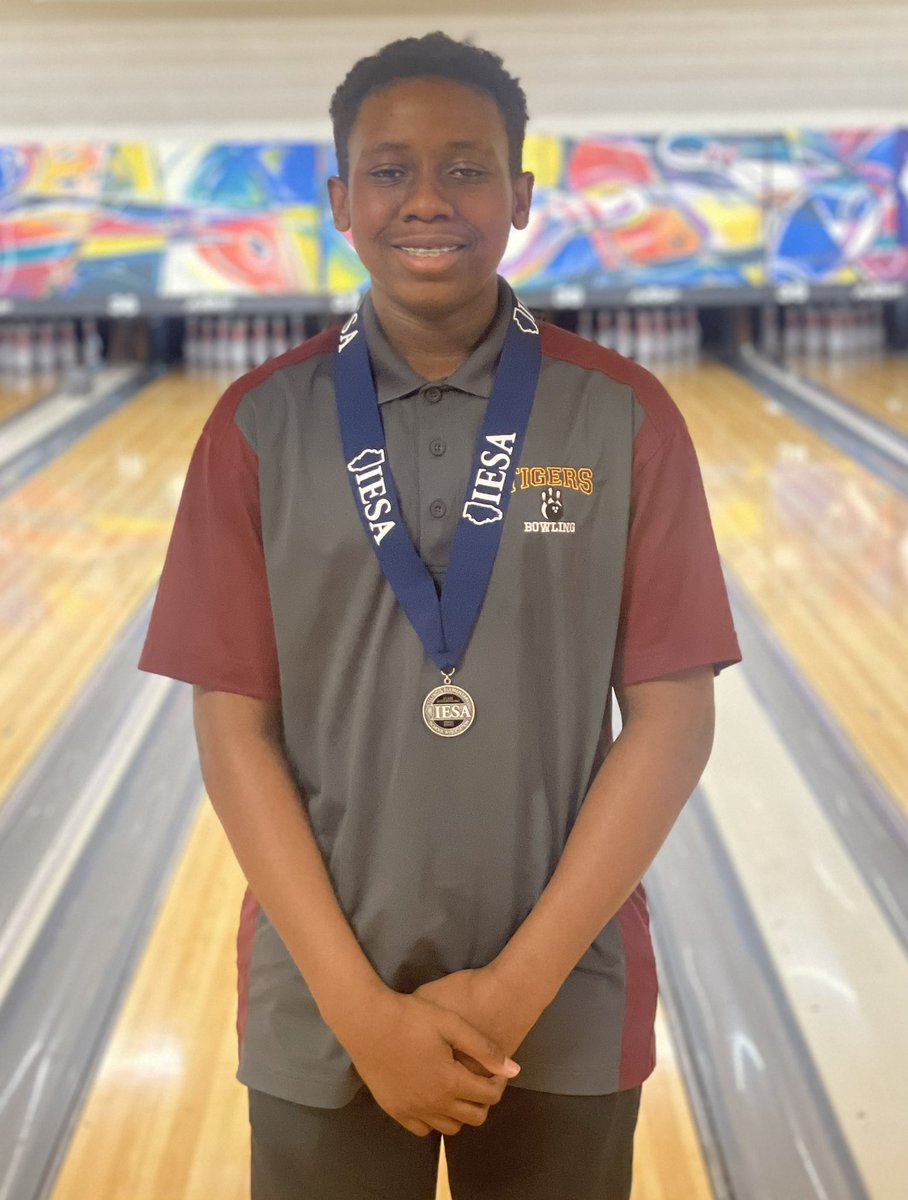 MrPurpuraHCPE's tweet photo. Congrats to Marcus on finishing 2nd overall at the @IESA_IL bowling competition! Averaged a 211 over the 10 games! https://t.co/FuZAKuPlub