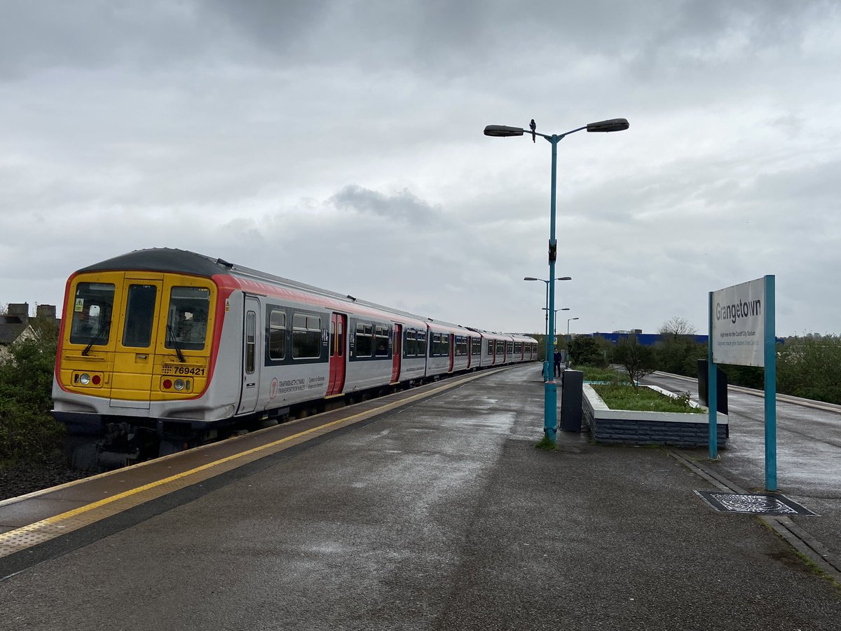 westmidstrain's tweet photo. No trains today, due to being at work however here’s some that I took when I was in Cardiff over the past few days. I think it’s time to post more regularly on here. 

#mk4 #225group #class67 #dogboxes #tfwrail #class769 #northern #class150 https://t.co/lqW87aNikW