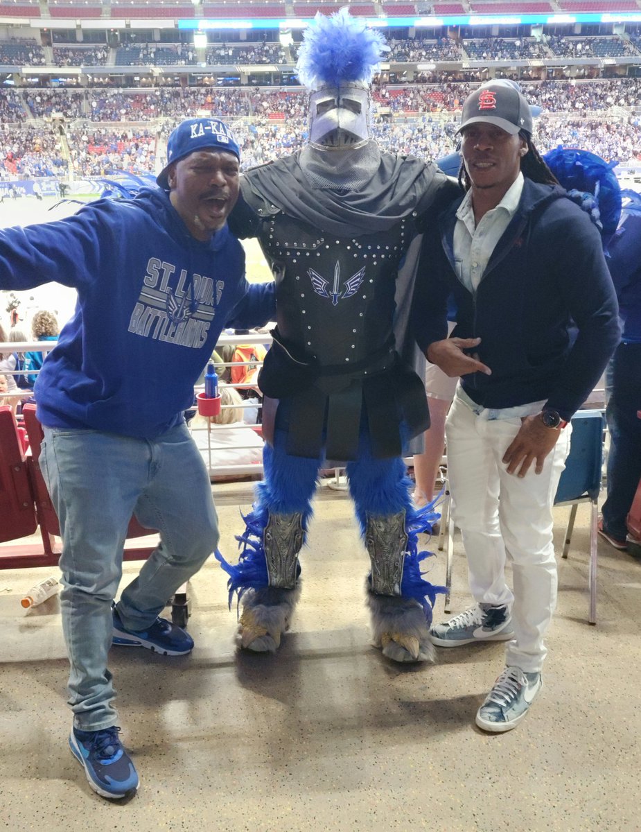 BOGARDSTYLEZ's tweet photo. @TheNewsletter05 WUT UP HOT ROD!! I'M COOL IN DA GANG!😊💪🏾 #St.louis Battlehawks https://t.co/gAqGES09zE