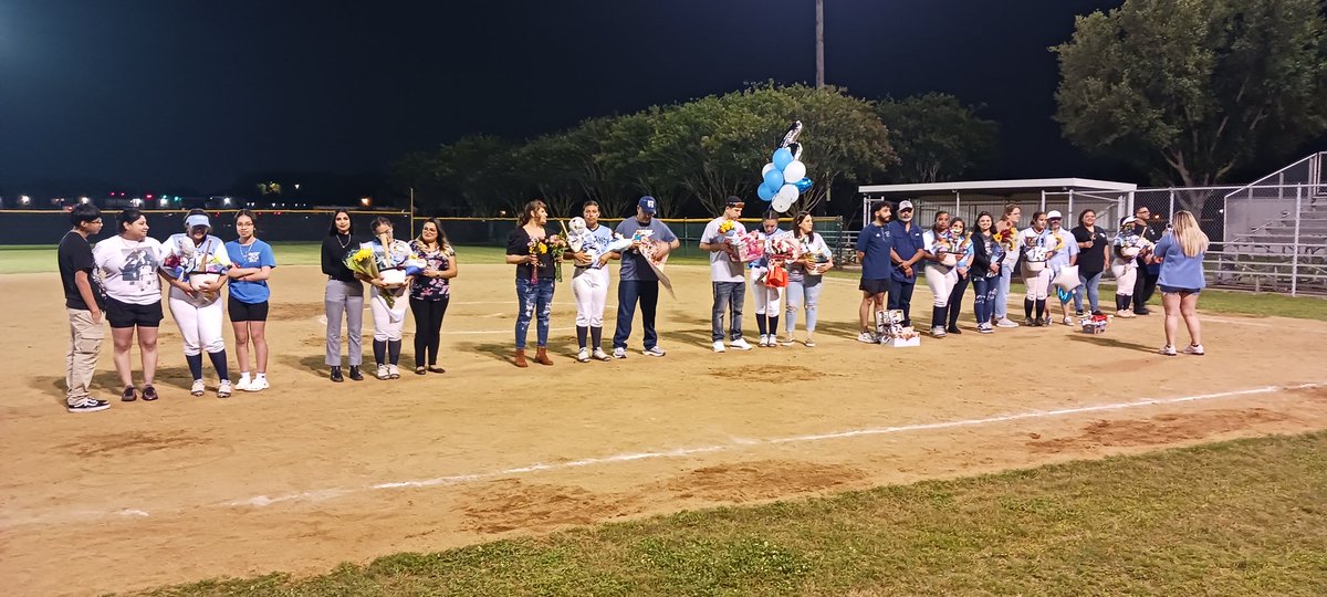 smcguire1990's tweet photo. Congrats seniors on a great High school career. I know each one one of you will be an absolute success in life. Thanks for letting me be a part it. @SamRayburn_HS @SRHSTx_softball https://t.co/Lw7nFPokiu
