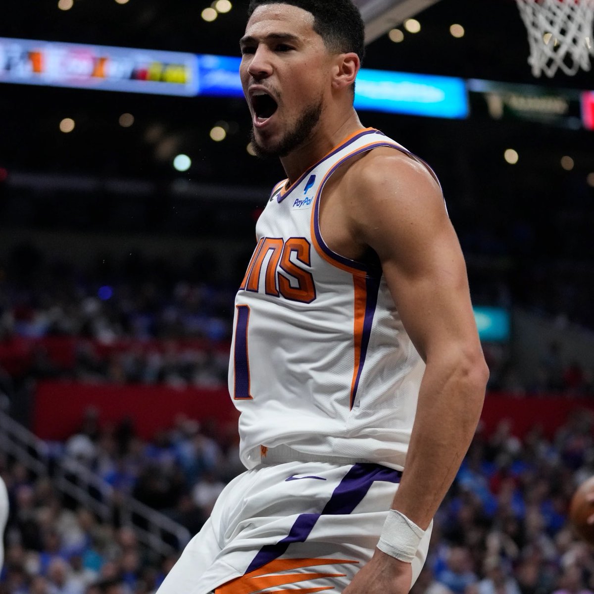 TheHoopCentral's tweet image. Devin Booker in this series so far:

30 PTS, 7 AST, 9 REB, 3 STL, 50% 3P
45 PTS, 3 AST, 6 REB, 3 STL, 2 BLK, 62% FG
38 PTS, 9 AST, 63% FG, 57% 3P, 100% FT
26 PTS, 3 AST, 4 STL, 3 BLK, 52% FG

🔥🔥🔥