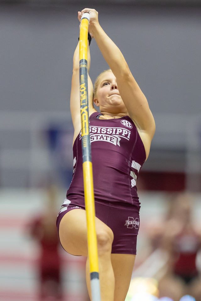 HailStateTF's tweet photo. Maddy Kish finishes 🥈 while Emma Hunt finished 🥉 in the women's pole vault! 

Maddy Kish - 4.07 | 13'4.25" 
Emma Hunt - 4.07 | 13'4.25"

#HailState🐶 https://t.co/JD7LgYOylh