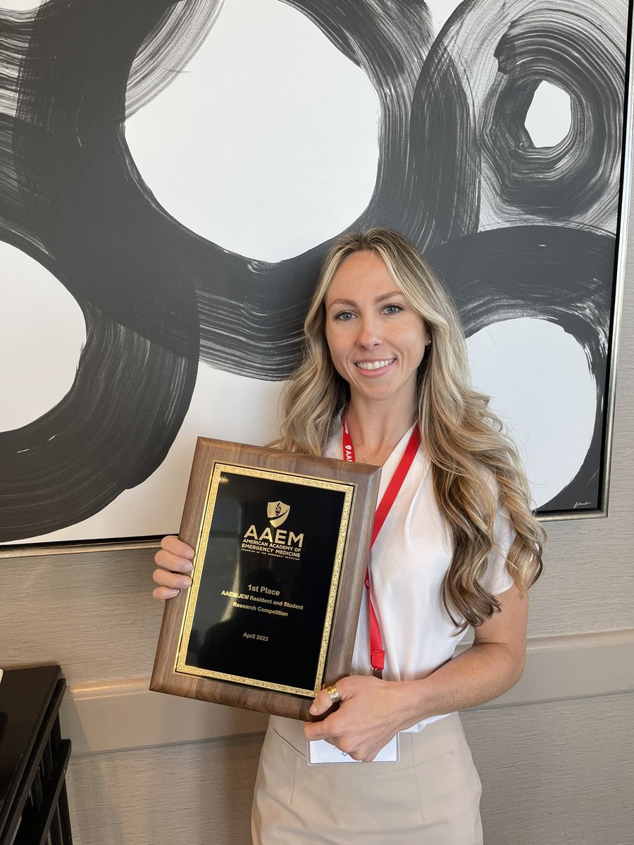 FAUmedEM's tweet photo. Congrats Bailey on winning first place in the national AAEM resident research competition in NOLA 🎉.   

#AAEM #Research #FirstPlace #NOLA #FAUEM https://t.co/CpQ2RUC5hO