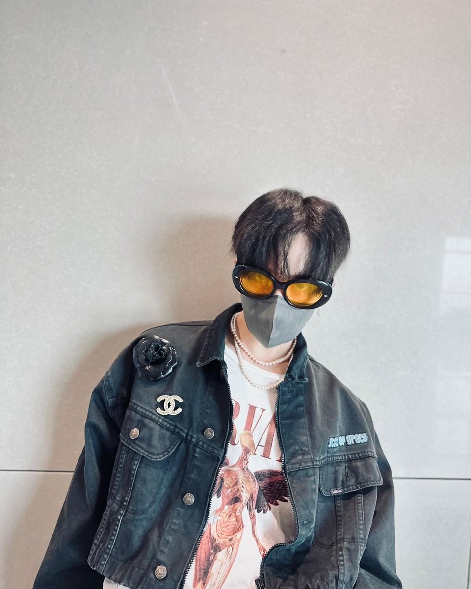 YOUNGJO_Gallery's tweet photo. 🤳 SHOWROOM: #RVcollections - 230423 [📷 IG]

🎭

🔗https://t.co/JloGz4190J

[#레이븐 | #RAVN | #YOUNGJO | #김영조 ] https://t.co/PGSs7pqMmz