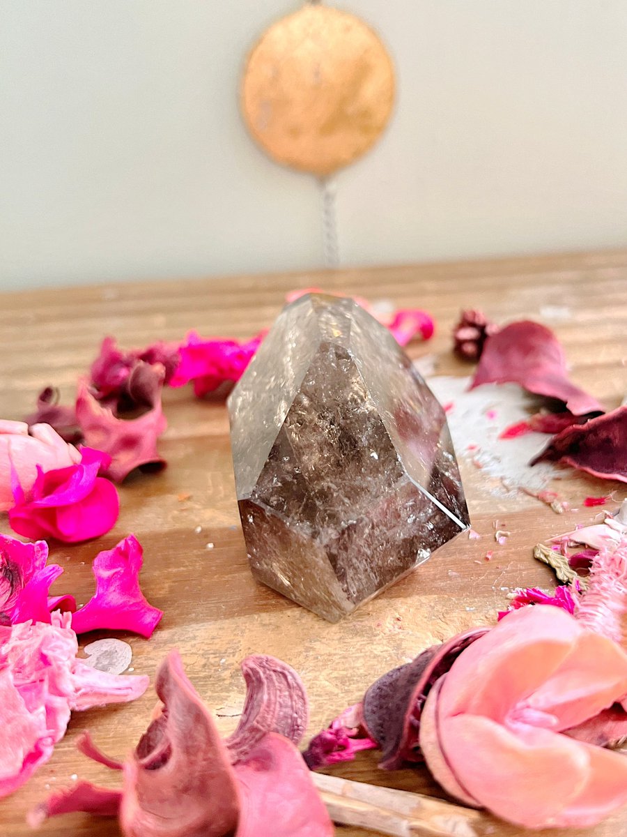 Annabtlouise's tweet photo. This amazing Smoky Quartz Freeform that’s still available from last nights update and has such beautiful smoky color and absolutely gorgeous rainbows all throughout it 🌈 🥹🫶🏼🤩

VIDEO BELOW ⬇️ 

Can we find this stunner a home today?

https://t.co/yvdWov3v6n comes with a gift! https://t.co/eRFszlH63D