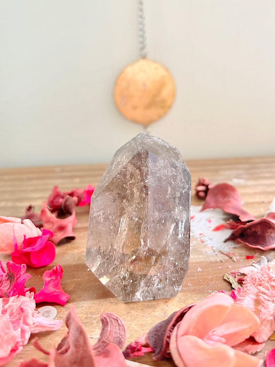 Annabtlouise's tweet photo. This amazing Smoky Quartz Freeform that’s still available from last nights update and has such beautiful smoky color and absolutely gorgeous rainbows all throughout it 🌈 🥹🫶🏼🤩

VIDEO BELOW ⬇️ 

Can we find this stunner a home today?

https://t.co/yvdWov3v6n comes with a gift! https://t.co/eRFszlH63D