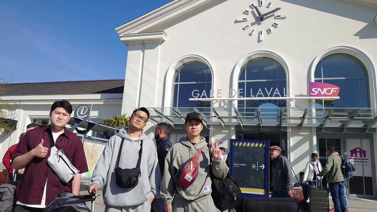 Yoichi_Yamazaki's tweet image. 出展メンバーは研究室からは学部４年生になりたての酒井さん、石渡さん、白井さん。
#LavalVirtual2023