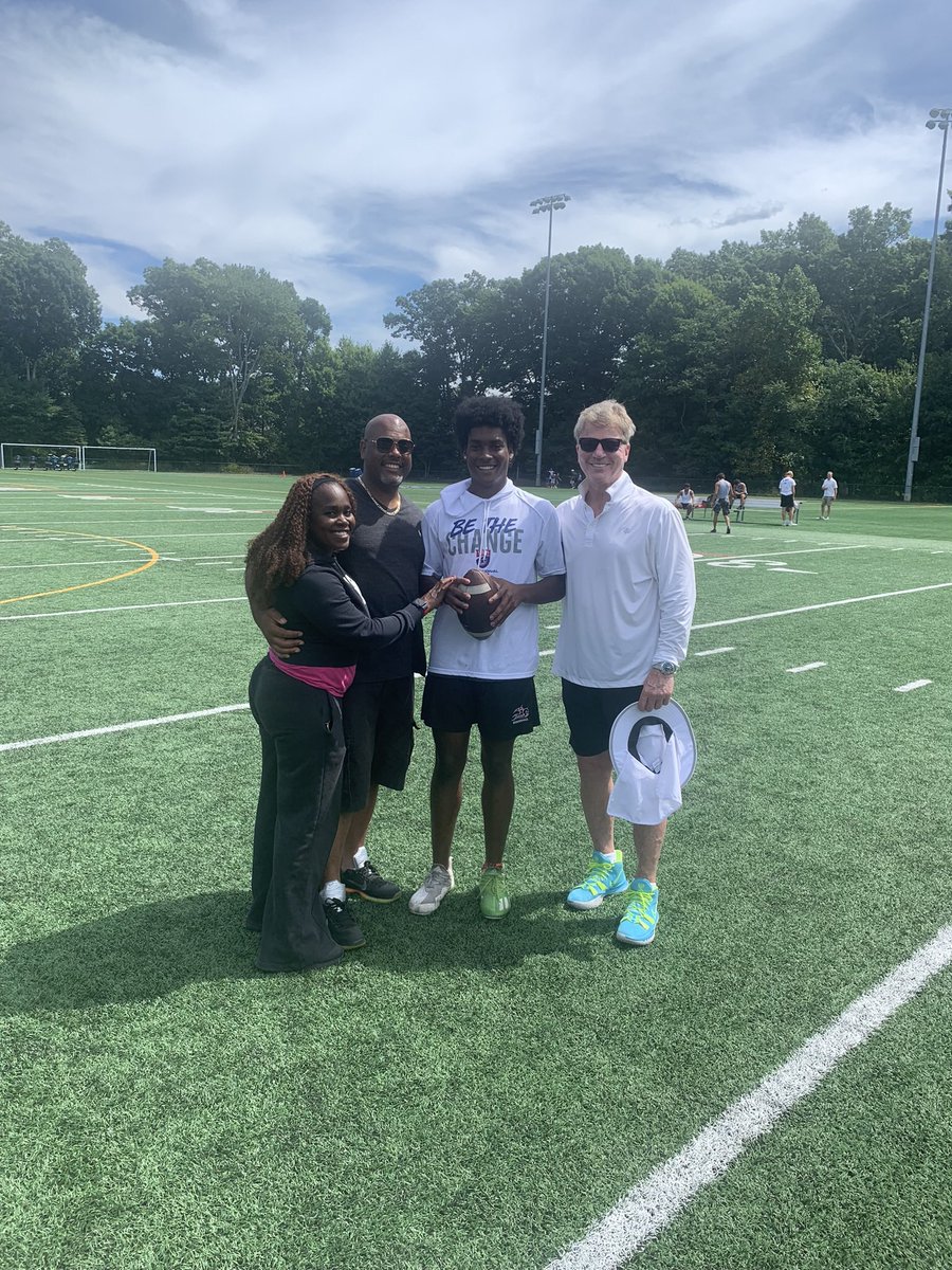 DEZIBOSS's tweet photo. Love supporting my 🌞@8zionwt Always working hard 🏈🏈🏈🏈 https://t.co/FdXxMCDTVj