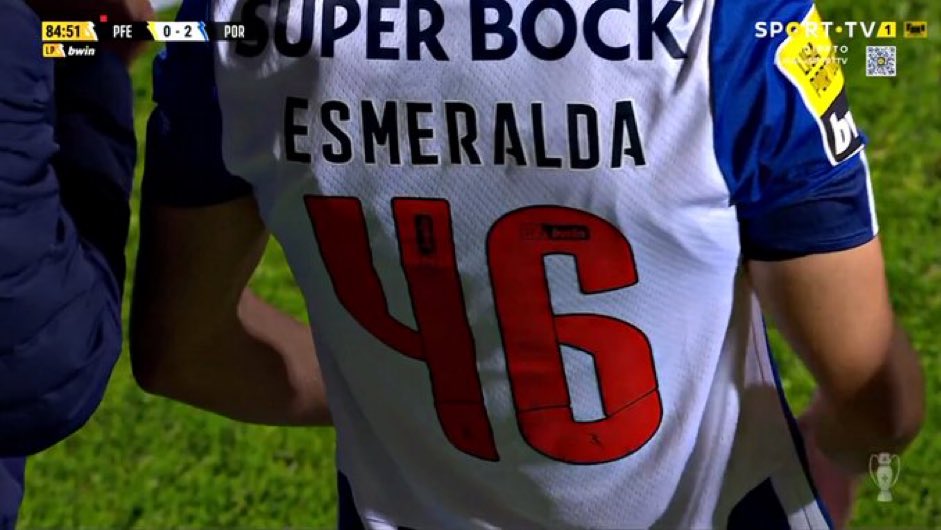 ZachLowy's tweet photo. Stephen Eustáquio’s mother Esmeralda passed away during last week’s match against Santa Clara.

Today, Eustáquio came off the bench with his mother’s name Esmeralda on the back of the shirt, as Porto secured a 2-0 win against his former club Paços de Ferreira. https://t.co/4oSyQuNyeX
