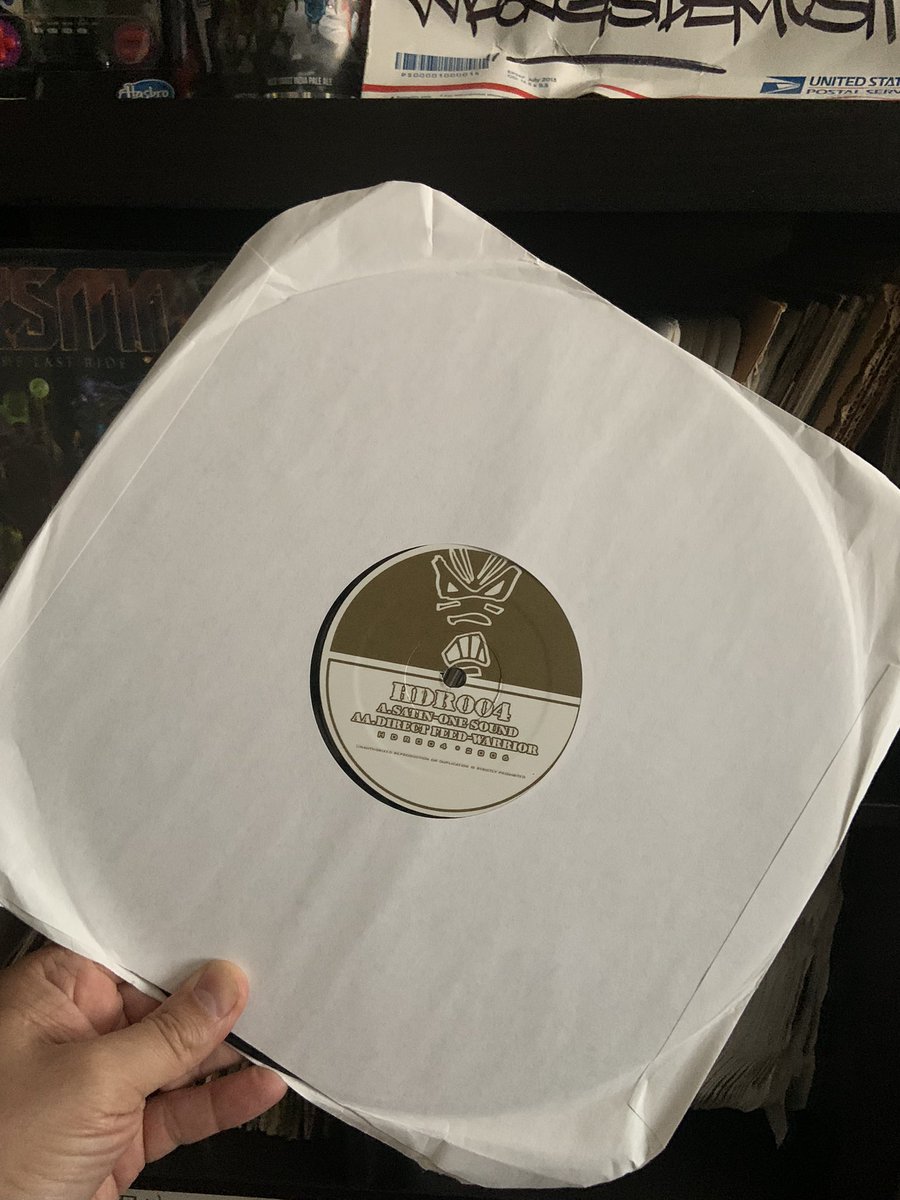 Another classick HDR004 with Direct Feed & Satin…If interested 2 copies left 🔊

A.Satin-One Sound
AA.Direct Feed-Warrior

#djsatin #directfeed #humdrumarec #hdr004 #dnb #junglemusic