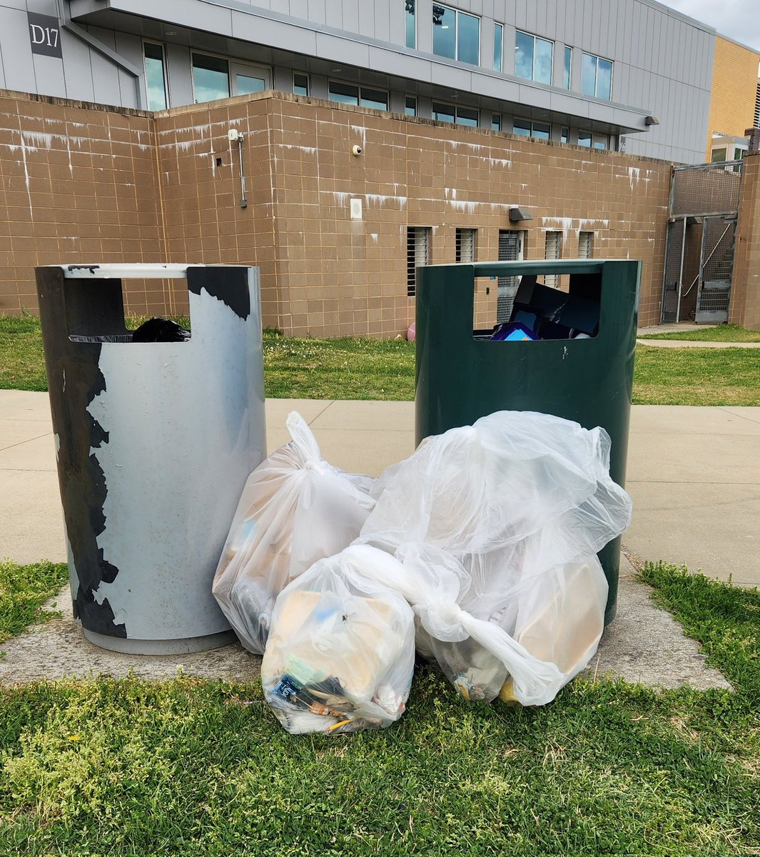 #EarthDay2023 campus clean up. Thanks to those that came out! Filled one trash can and still had more. 

#enviscied #apsgreen <a href="/APS_Sustainable/">APS Sustainability</a> <a href="/wakefieldptsa/">Wakefield HS PTSA</a> @WHSHappenings
