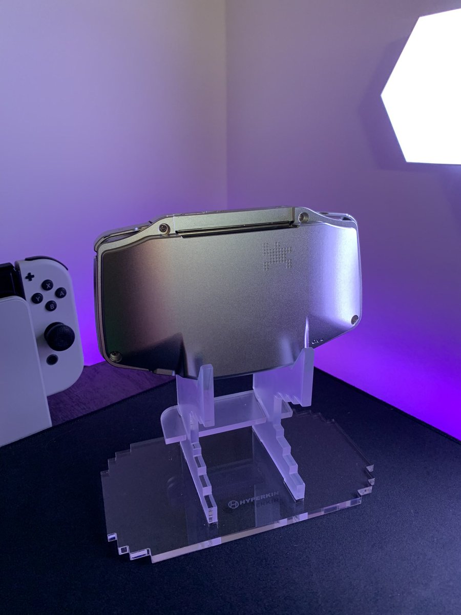 towbazko's tweet photo. Full metal gaming 🤘 @PixelBoxy
#boxypixel #GameBoy #GBA #Nintendo #Pokemon https://t.co/Ptm0FnF70D