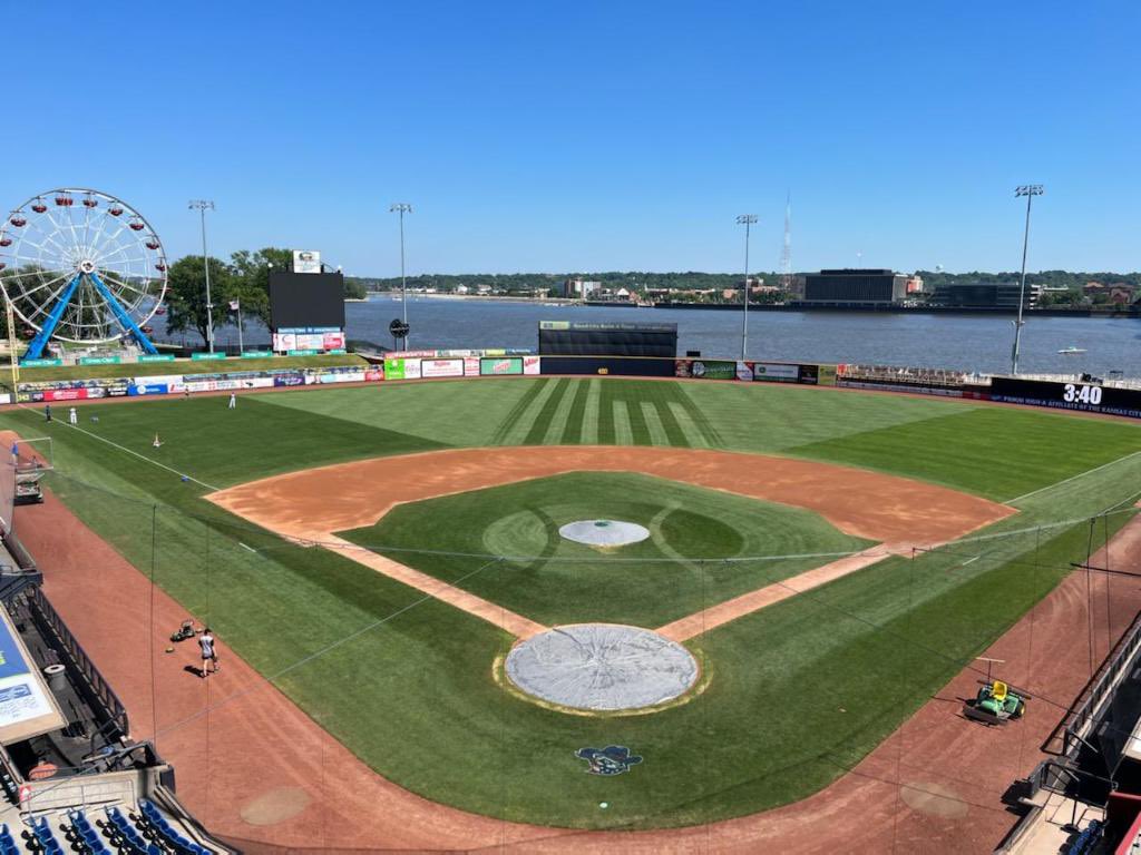 M_Betancourt02's tweet photo. I am excited to announce I will be furthering my academic and athletic career at St Ambrose University . A big thanks to my coaches , family and teammates. #gobees @DuPageBaseball @AmbroseBaseball https://t.co/tthbLiG35q