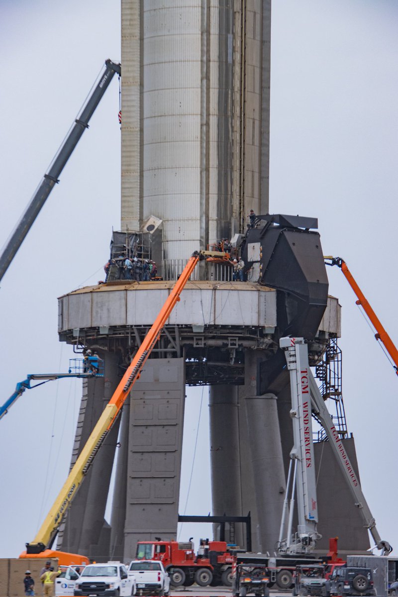 JennyHPhoto's tweet photo. Before &amp; After 🚀

First shot taken the day before launch. Second shot taken today from off-site after road was reopened.

📷: Me for @SuperclusterHQ @elonmusk https://t.co/miPDKJOs2i