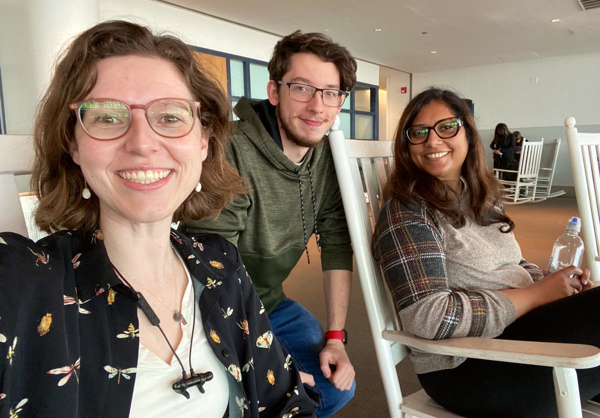 ScienceMelody's tweet photo. Layovers are better with rocking chairs. #ARVO2023 we’re on our way! https://t.co/Cn4iBxOlVZ