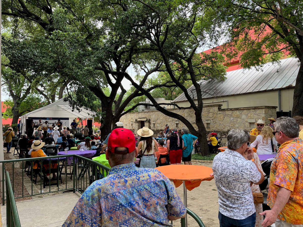 Viva! Enjoying a great day at the 48th annual #FiestaArtsFair. It's a #PartyWithAPurpose to benefit UTSA Arts including the Young Artists Program, Teen Studio Intensive, Saturday Morning Discovery and adult community classes at the UTSA Southwest Campus. #VivaFiestaSA2023 #TXCavs