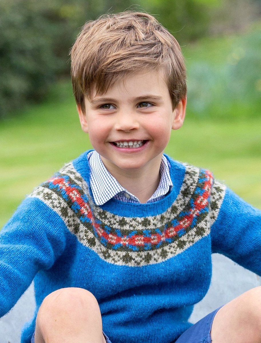 lovewalesfamily's tweet photo. Cutest and happy little boy 🥰💙
#HappyBirthdayPrinceLouis https://t.co/JisIeRJchP