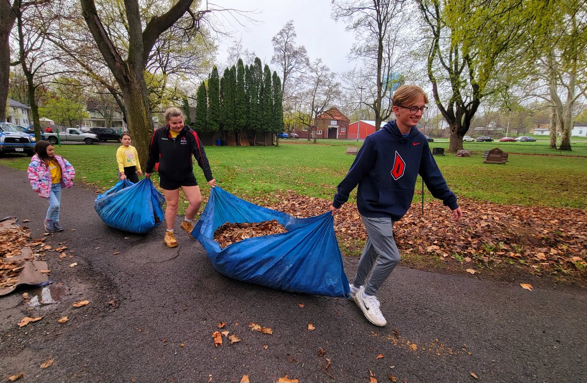 LeRoy_CSD's tweet photo. The LeRoy Rotary Interact Club & LeRoy Rotary members came together to clean up leaves and remove holiday wreathes at Machpelah Cemetery on Saturday. Several students @LeRoyWSS also helped out. #rotaryinteract
24 students helped out today along with 11 adults. #EarthDay2023 https://t.co/CF4Wb63lfy