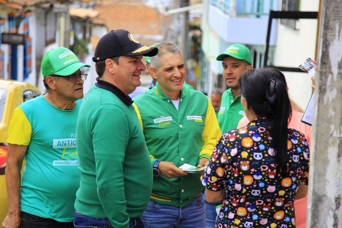 AndresJRendonC's tweet photo. El Retiro como otros municipios del Oriente cercano se ha vuelto una gran alternativa de vivienda para muchos antioqueños. Sin embargo, continua teniendo una vocación de ecoturismo y sigue referente de ebanistería, carpintería y agricultura.
Hoy además me tocó un evento deportivo que congregó a decenas de ciclistas y aficionados. 
#PorAntioquiaFirme