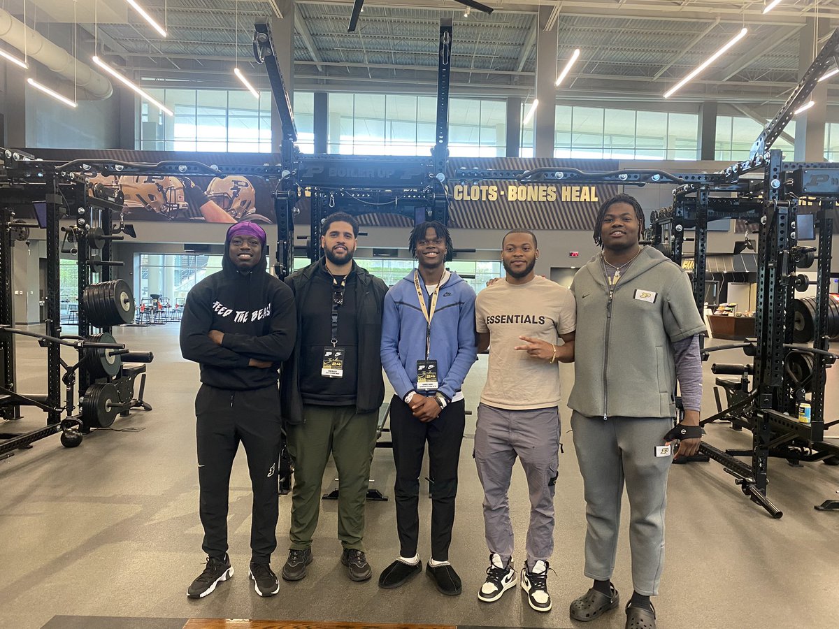 AboutUOutreach's tweet photo. NYC DBU and Strength &amp; Conditioning U at @BoilerFootball https://t.co/ydaHGMZwID