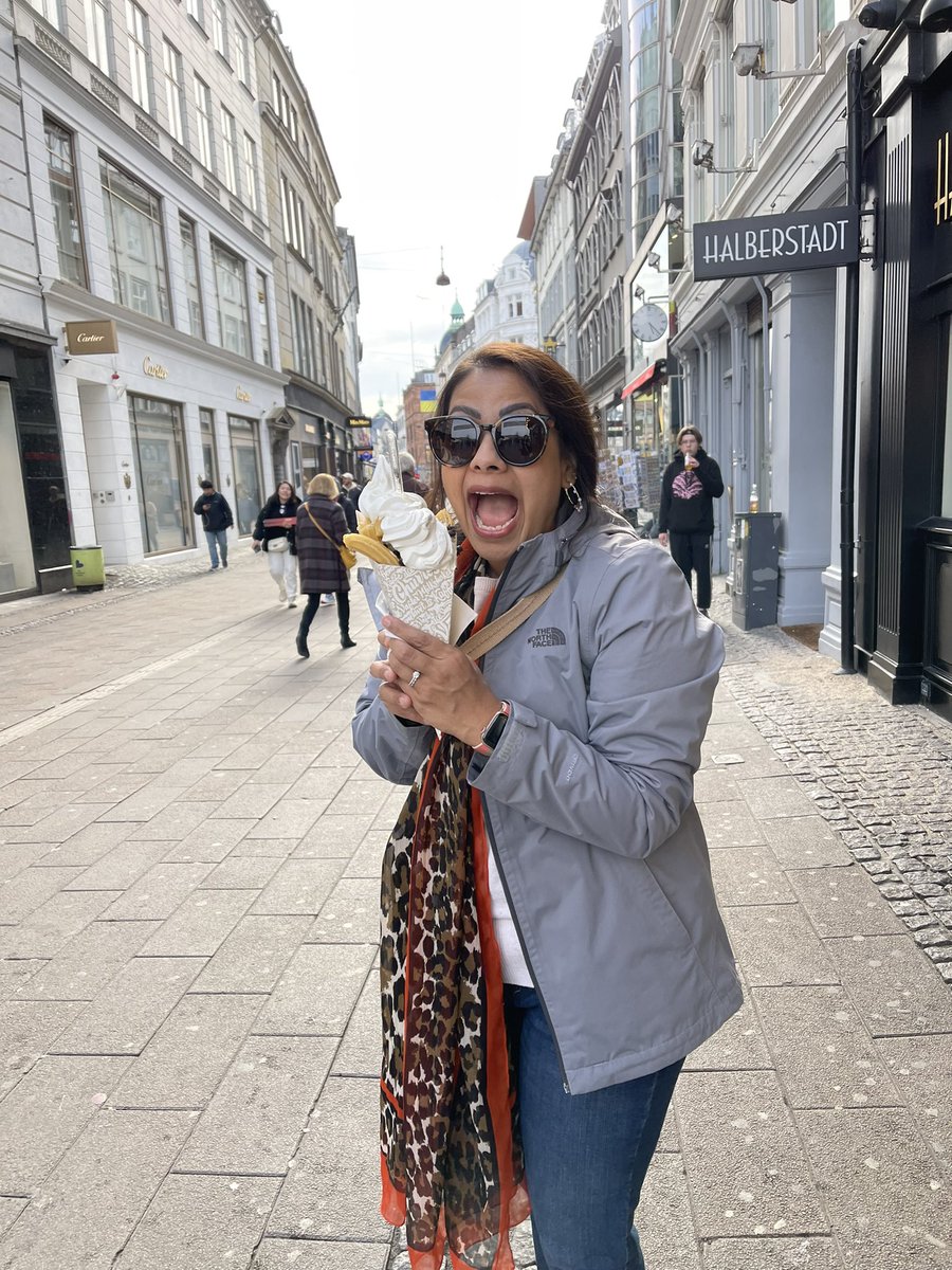 krutu8's tweet photo. Also survived my #momcation, thanks to @BradHornback taking care of our little lady and our floof 🥰
#eccmid2023 #coppenhagen #denmark #momcation #babygotHornback https://t.co/Gilg424yMB